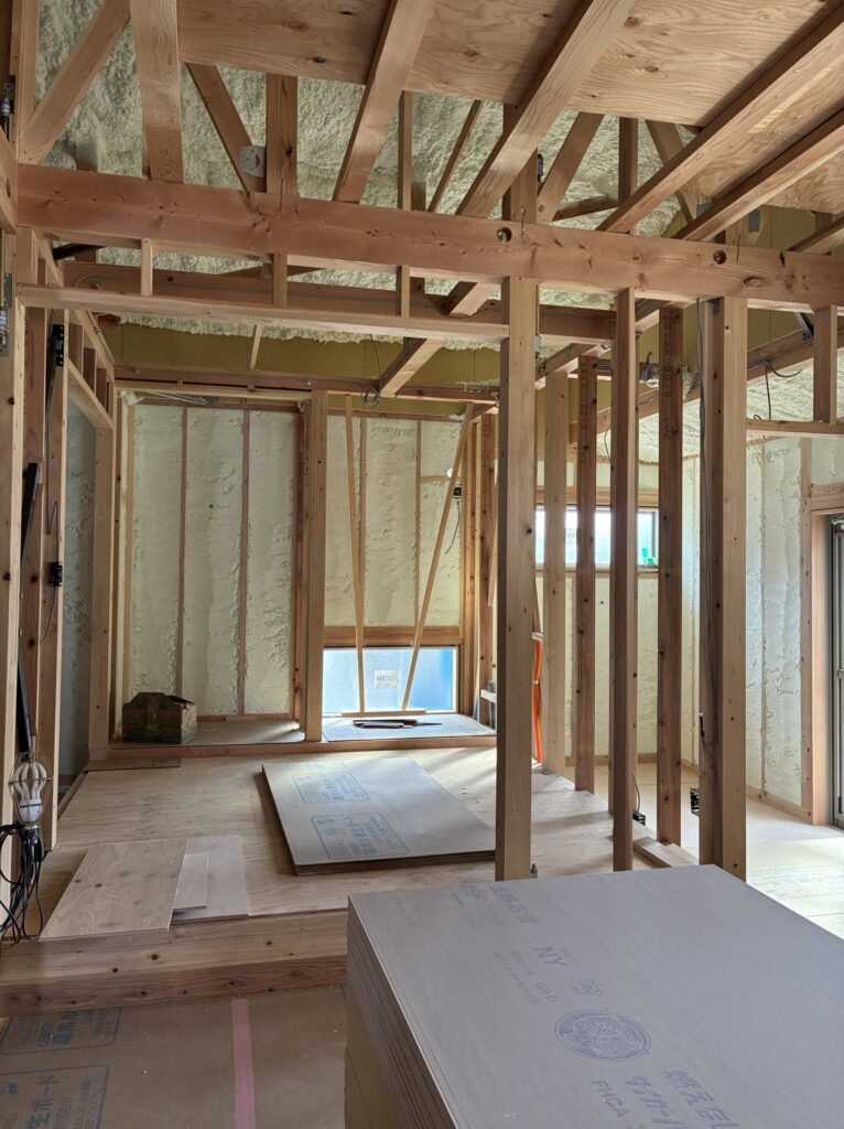 下直竹の木の家⑦断熱材が施工されました。