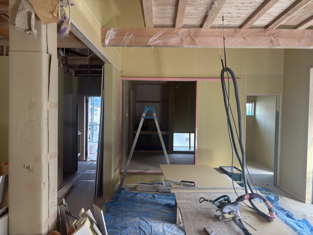 下直竹の木の家⑩ボードが貼れました。