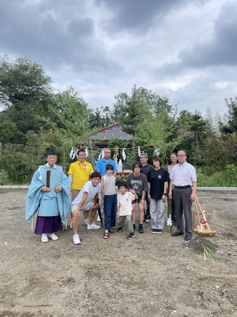 新築工事はじまります〜山と川の家